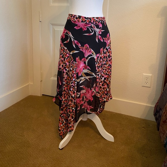 NWT asymmetrical handkerchief skirt - Picture 3 of 7